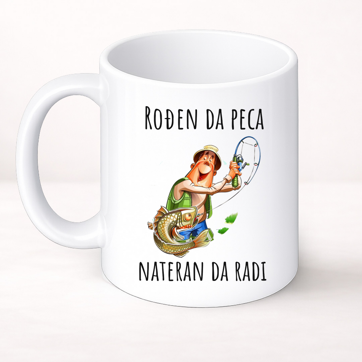 Rođen da peca nateran da radi - Šolja Classic – prikaz izdelka